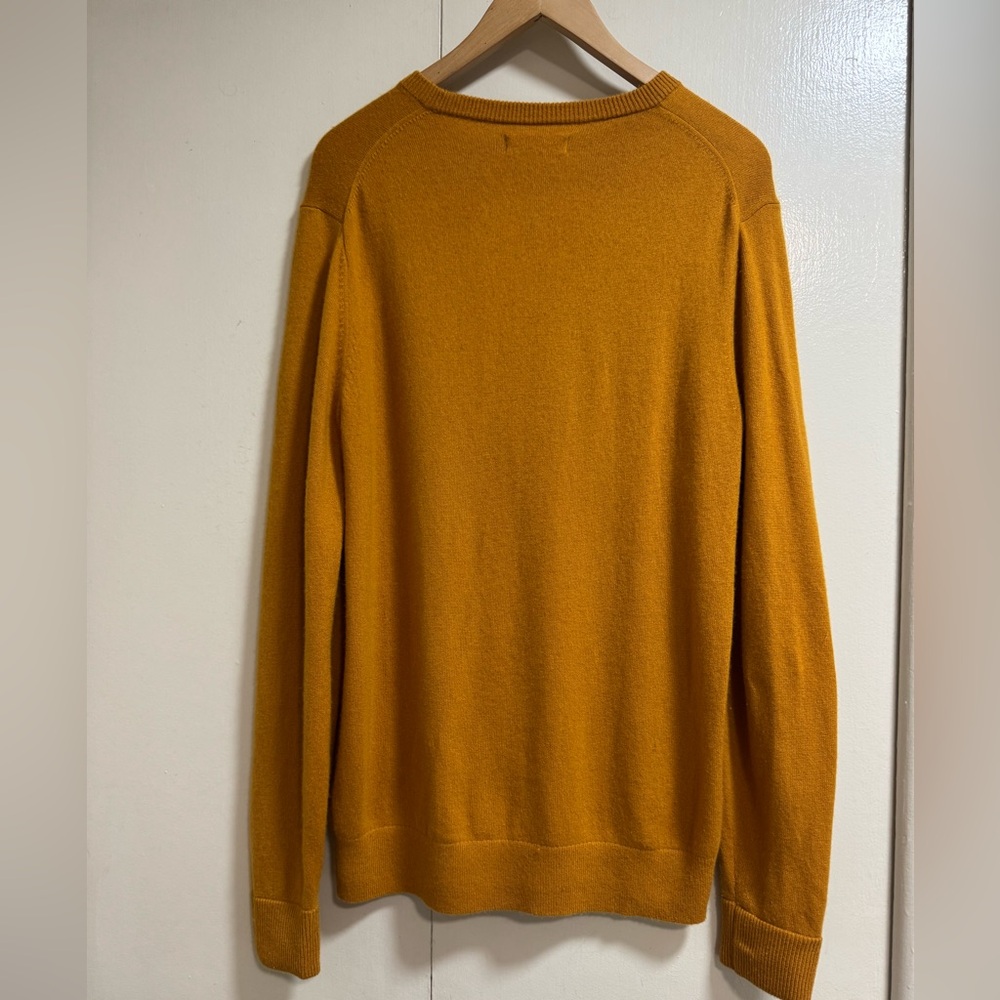 Everlane Cashmere Crew Neck Sweater in Gold Mustard Color Size Medium - Picture 3 of 5